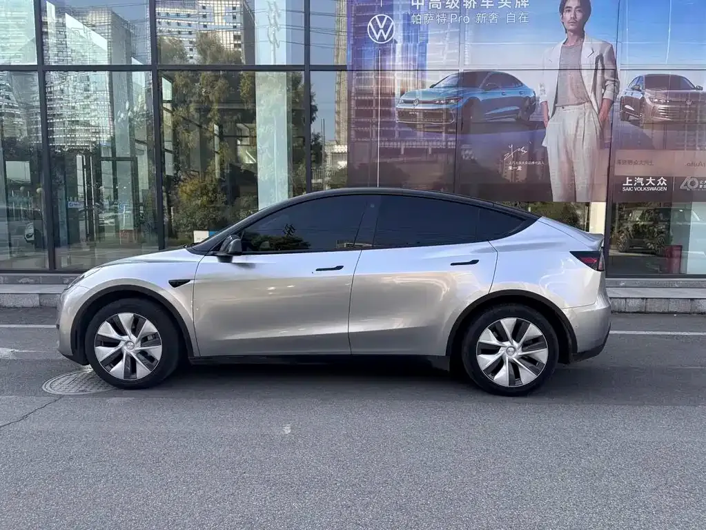 Tesla Model Y — фото 8