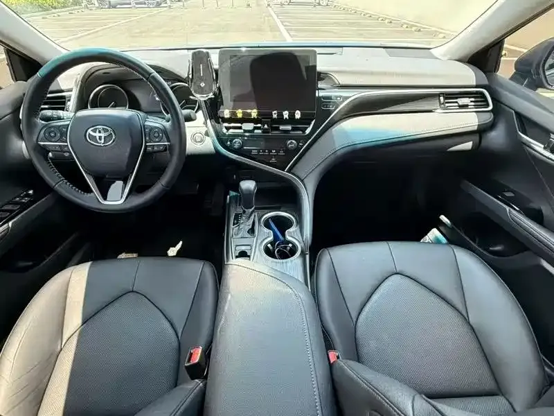 Toyota Camry — фото 3