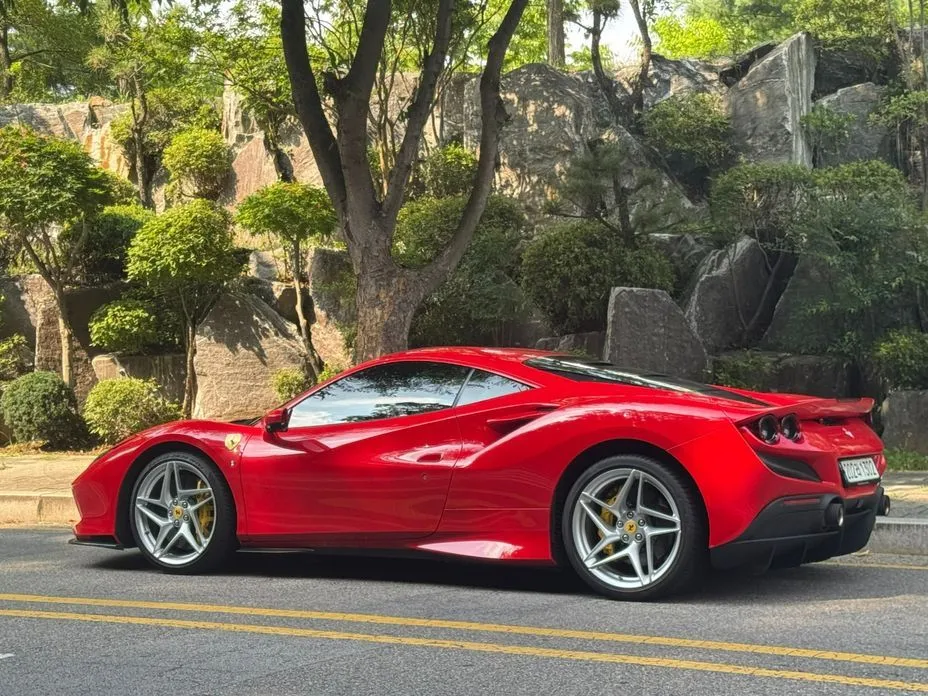 Ferrari F8 — фото 10