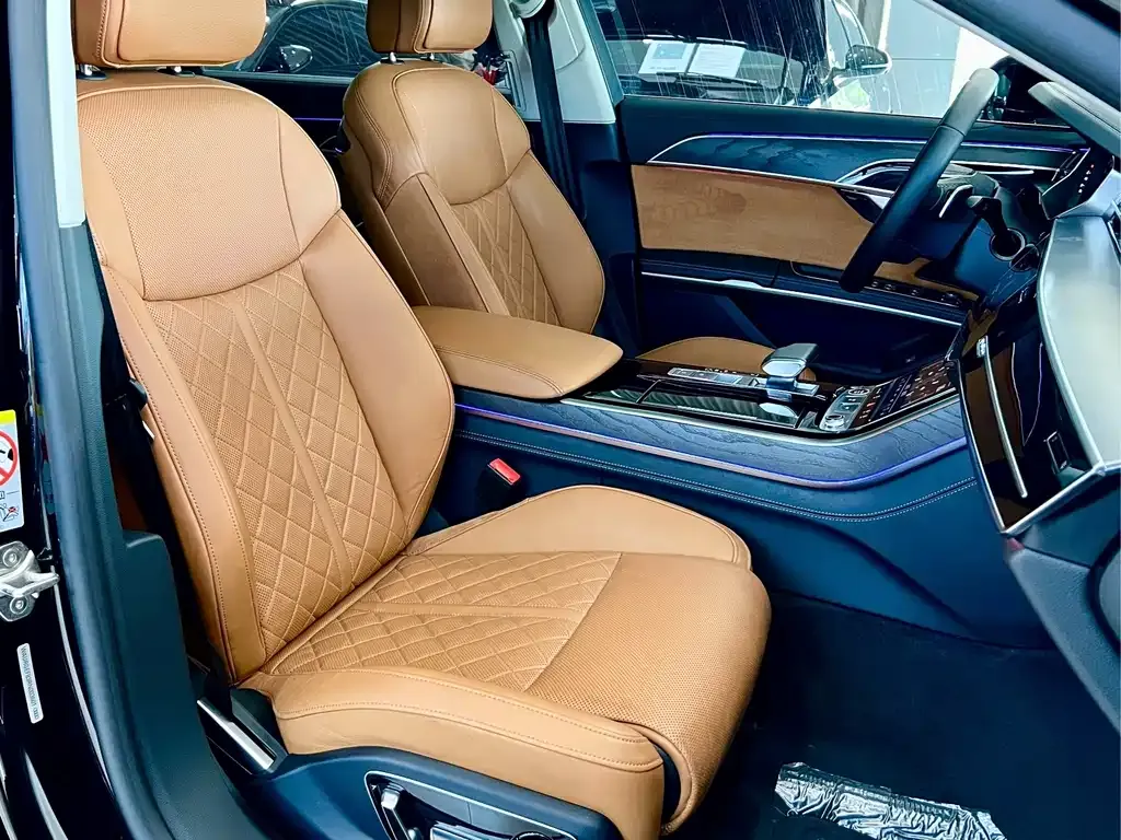 Audi A8 — фото 7
