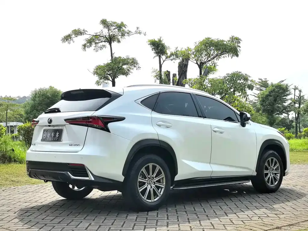 Lexus NX — фото 3