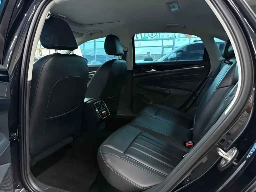 Volkswagen Passat — фото 10