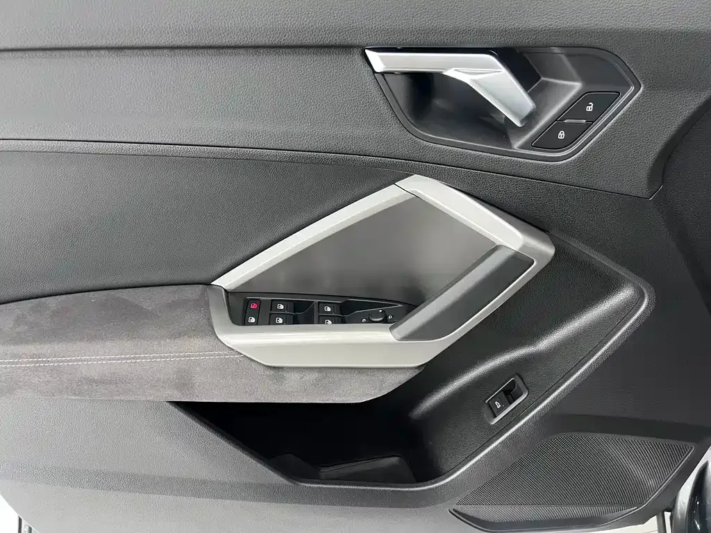 Audi Q3 — фото 10