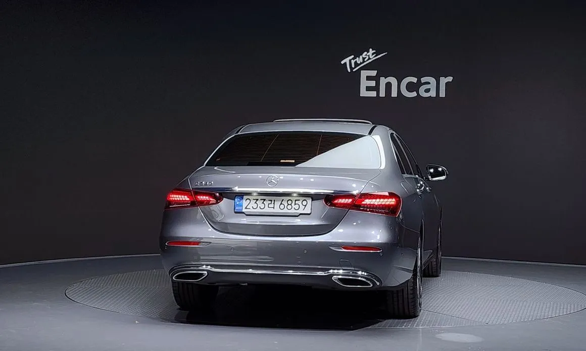 Mercedes-Benz E-Class — фото 3