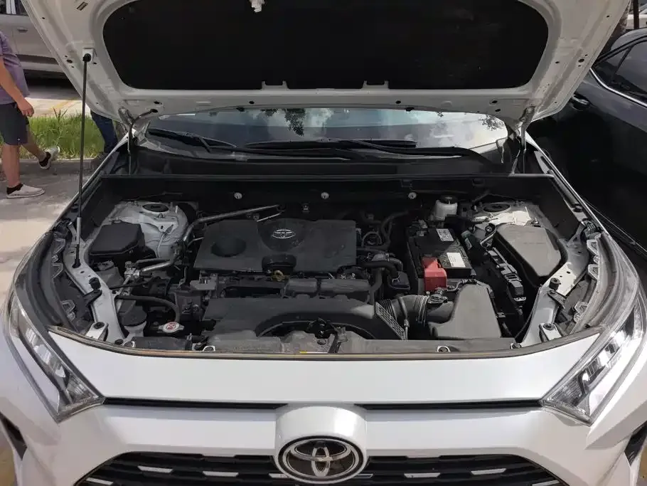 Toyota RAV4 — фото 7