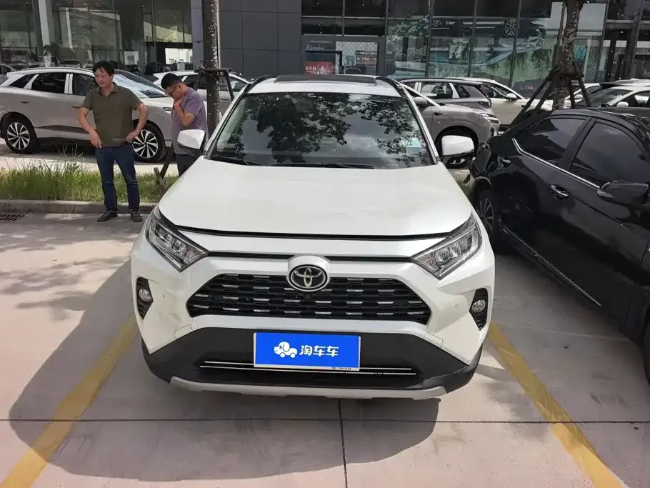 Toyota RAV4 — фото 6