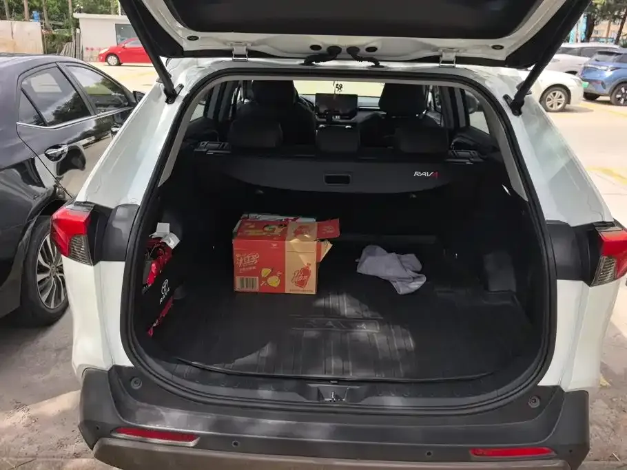 Toyota RAV4 — фото 10