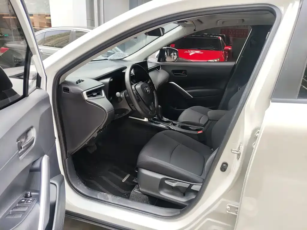 Toyota Corolla Cross — фото 9