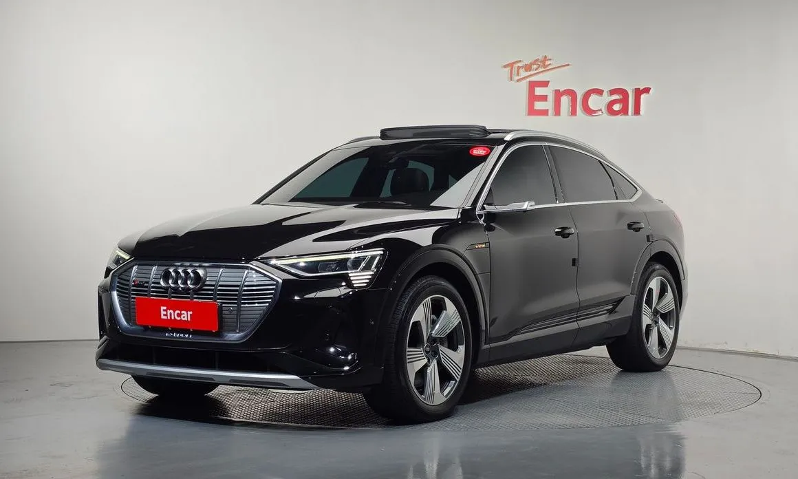 Audi e-tron — фото 1
