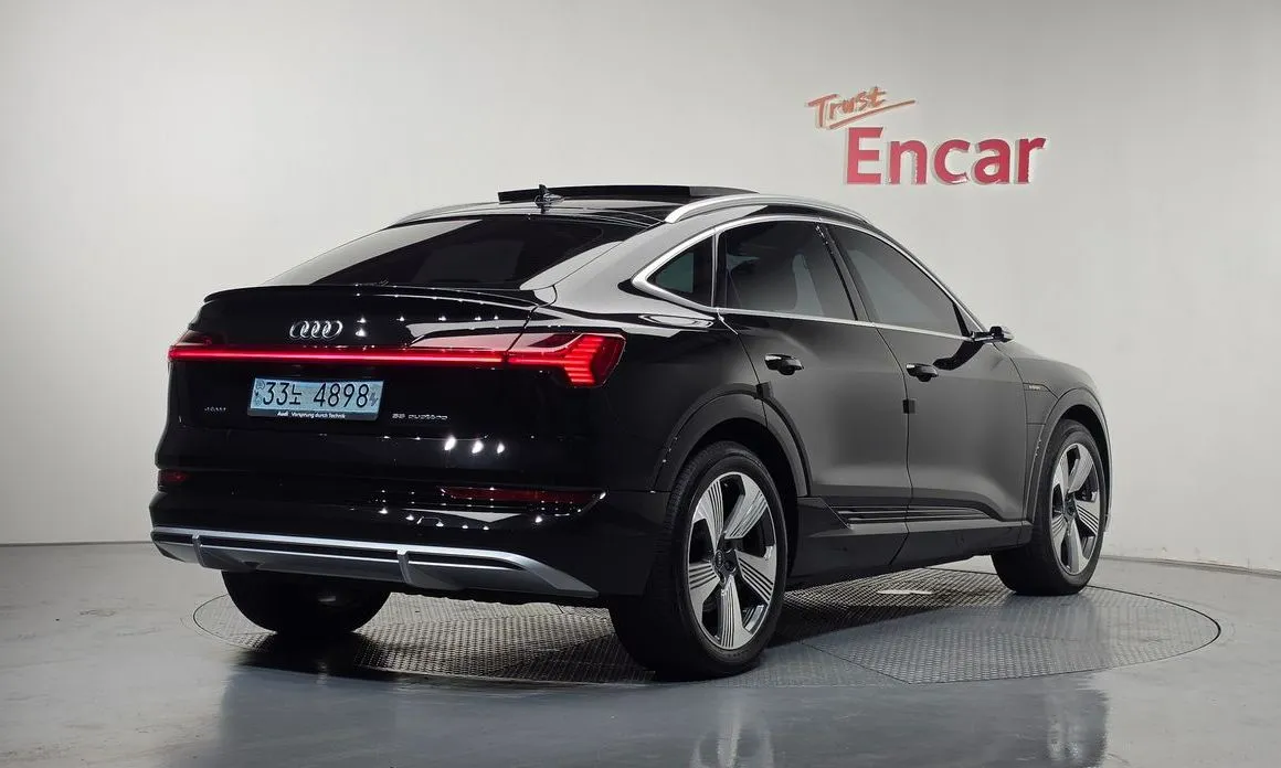 Audi e-tron — фото 6