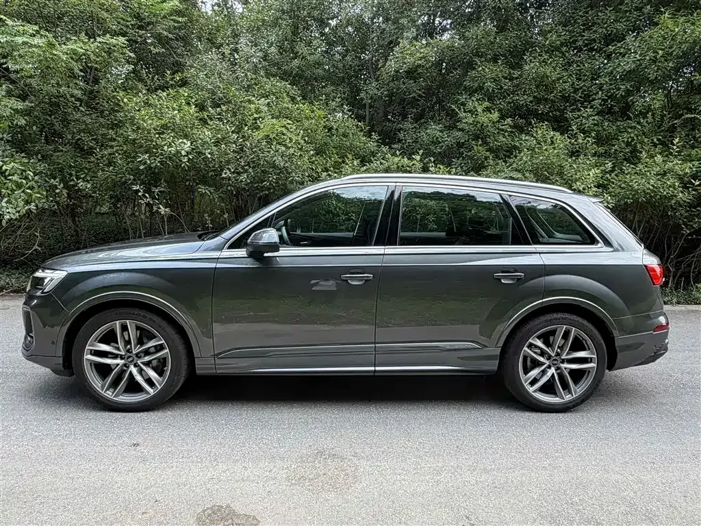 Audi Q7 — фото 9
