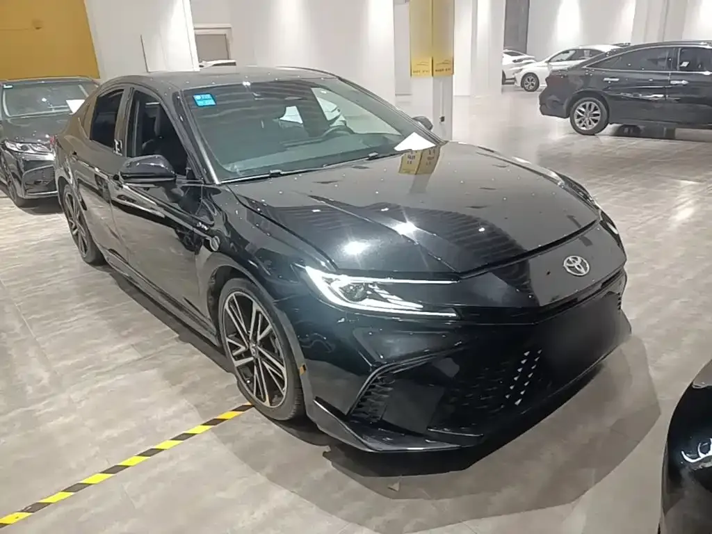 Toyota Camry — фото 3