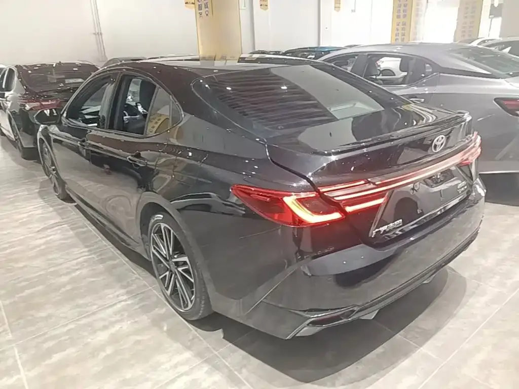 Toyota Camry — фото 8