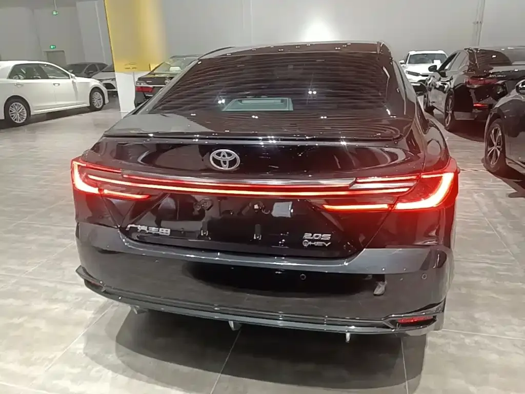 Toyota Camry — фото 6