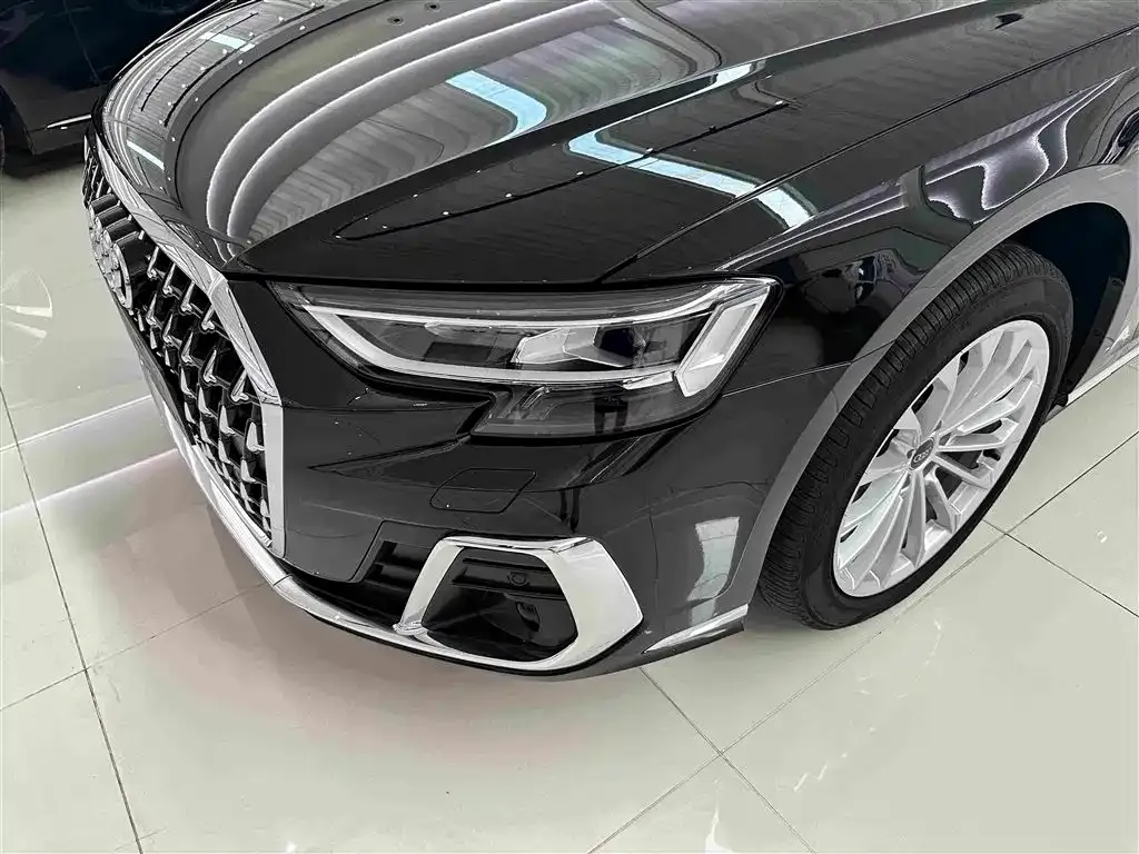 Audi A8 — фото 5