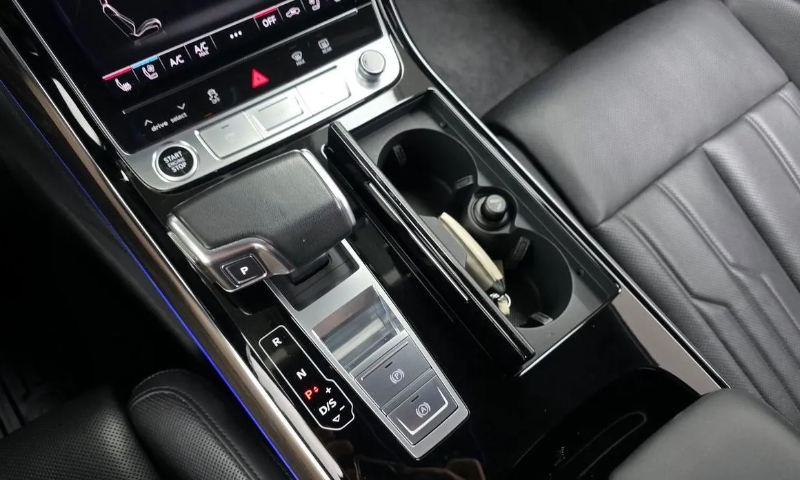 Audi A8 — фото 9