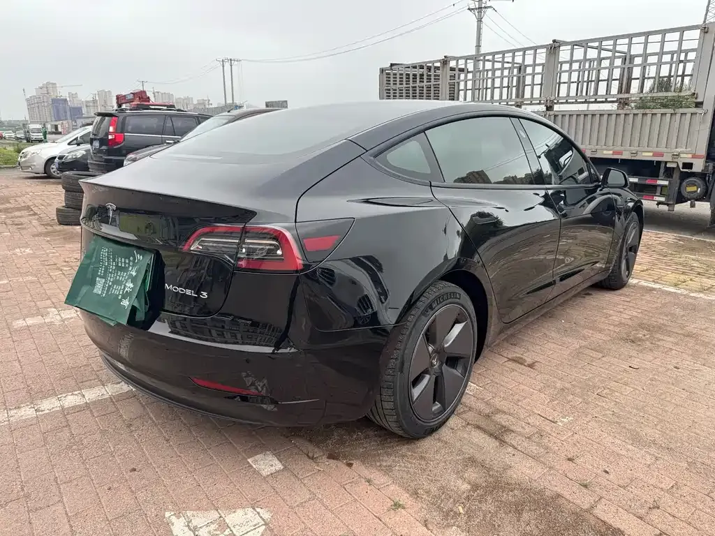 Tesla Model 3 — фото 8
