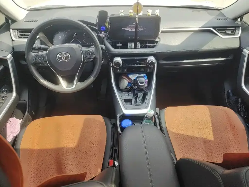 Toyota RAV4 — фото 6