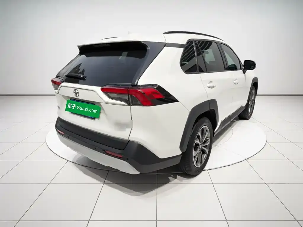 Toyota RAV4 — фото 5
