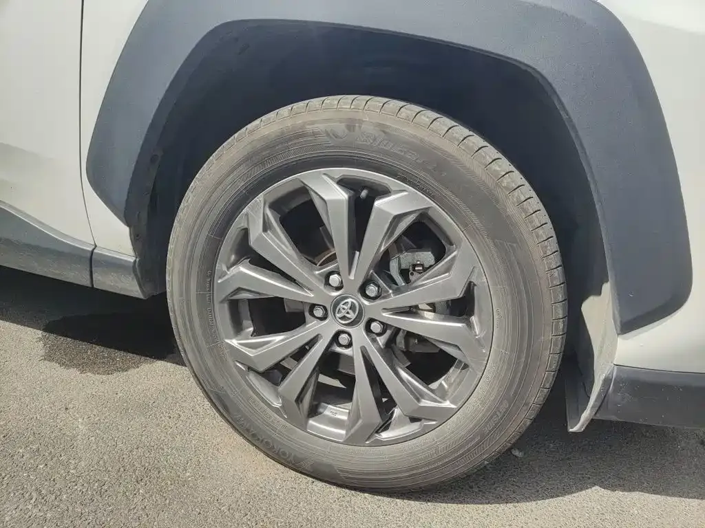 Toyota RAV4 — фото 10