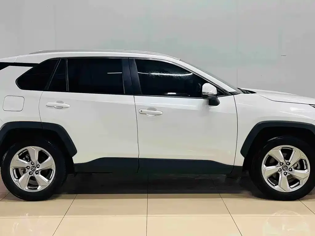 Toyota RAV4 — фото 3