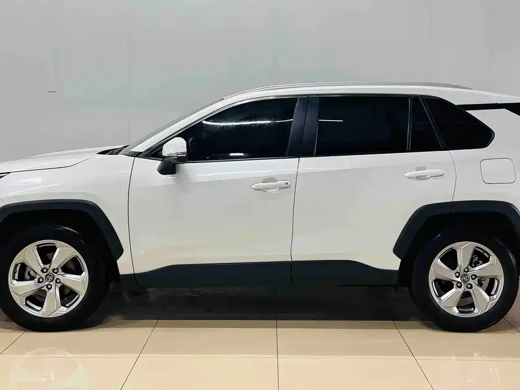 Toyota RAV4 — фото 7