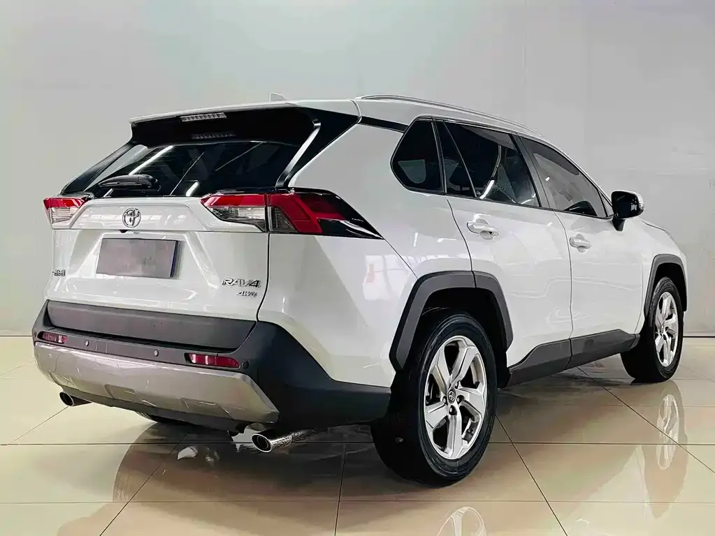 Toyota RAV4 — фото 4