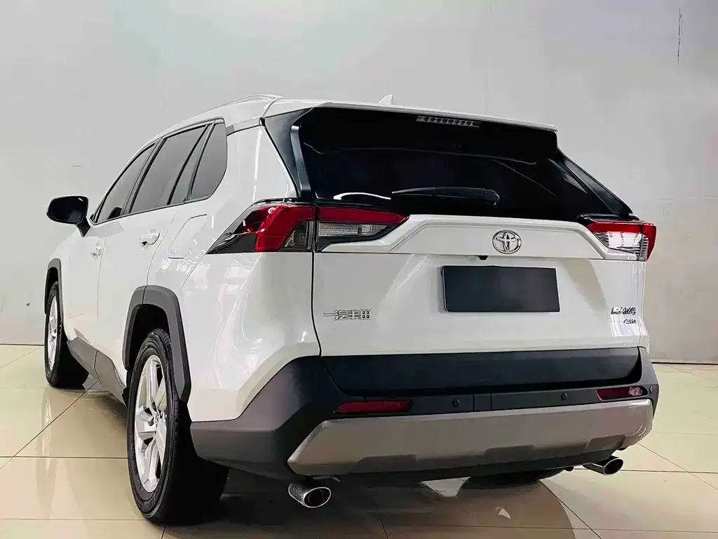 Toyota RAV4 — фото 2