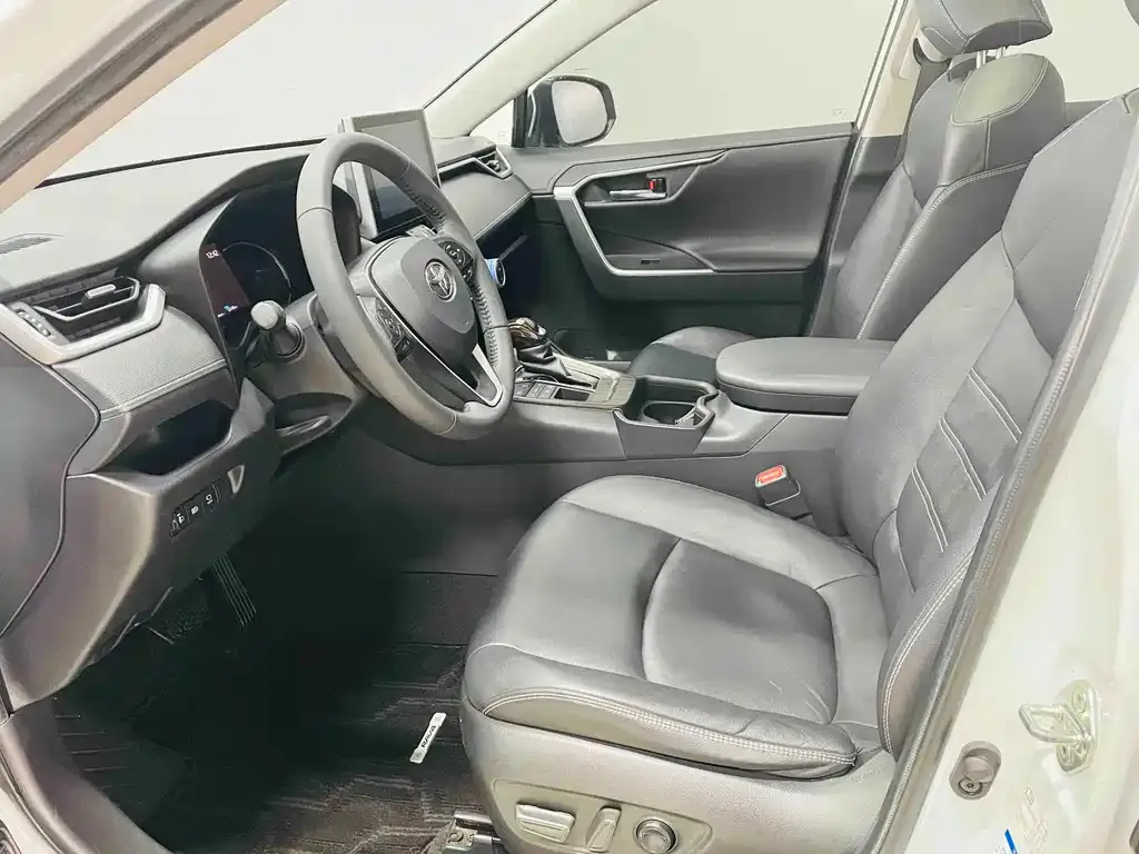 Toyota RAV4 — фото 5
