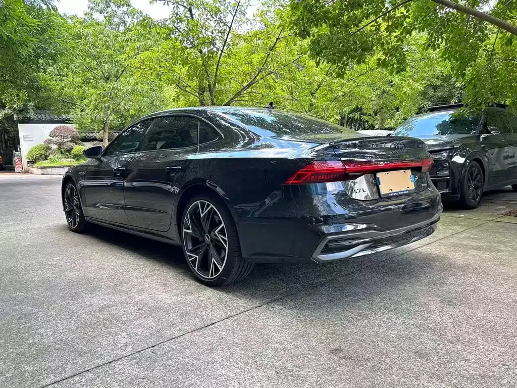 Audi A7L — фото 6
