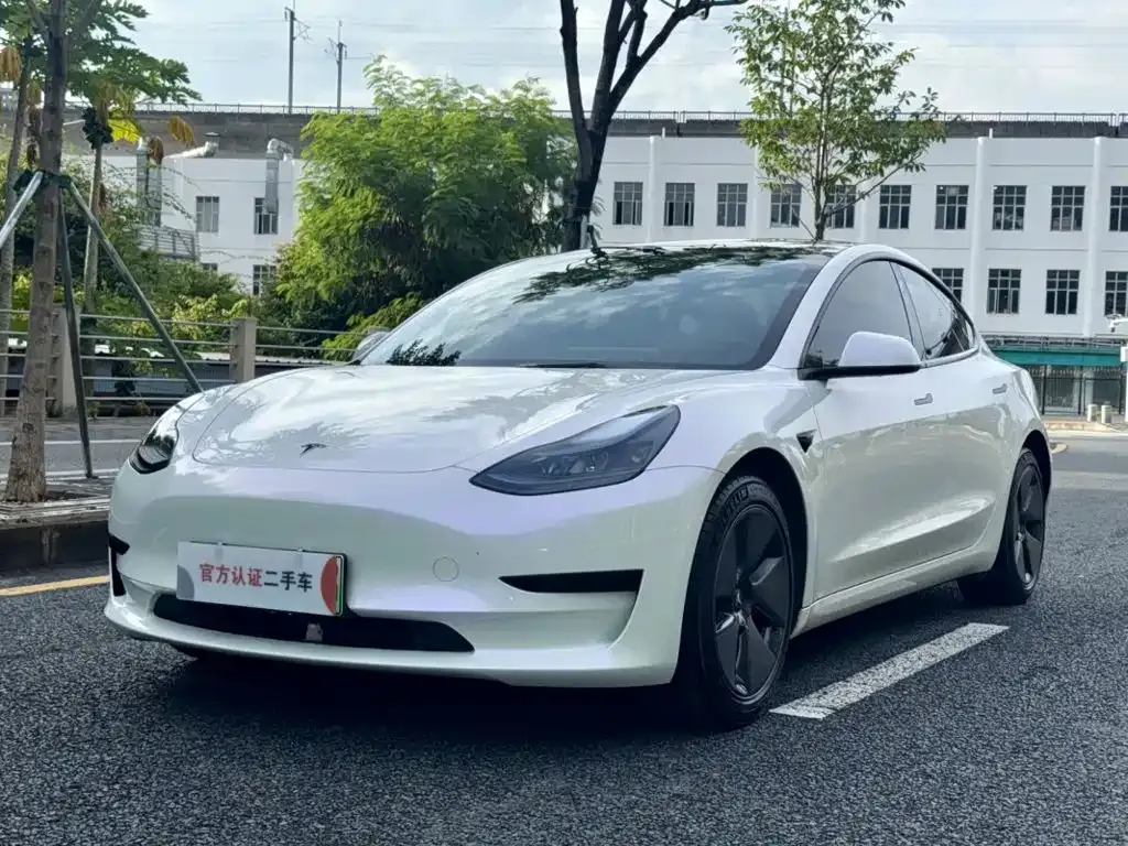 Tesla Model 3 — фото 1