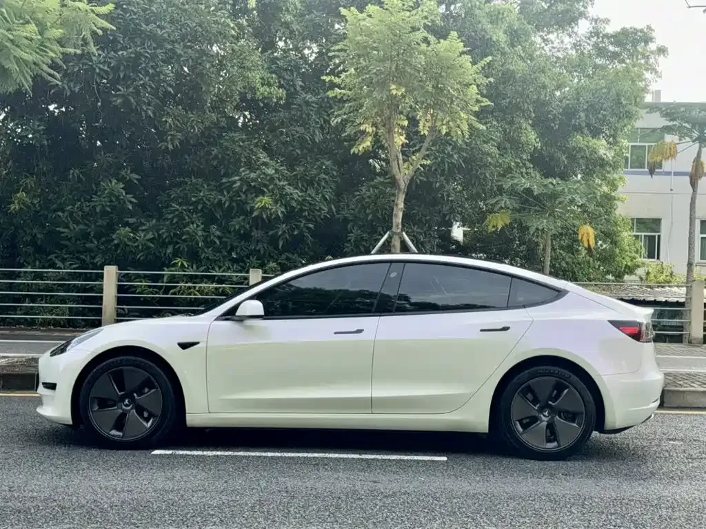 Tesla Model 3 — фото 9