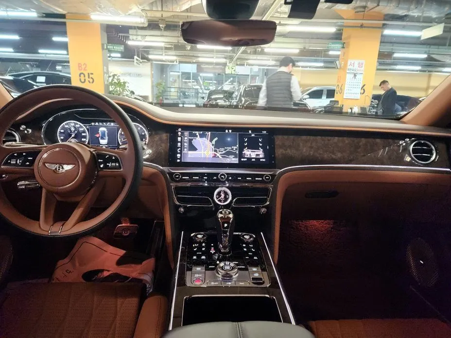 Bentley Flying Spur — фото 8
