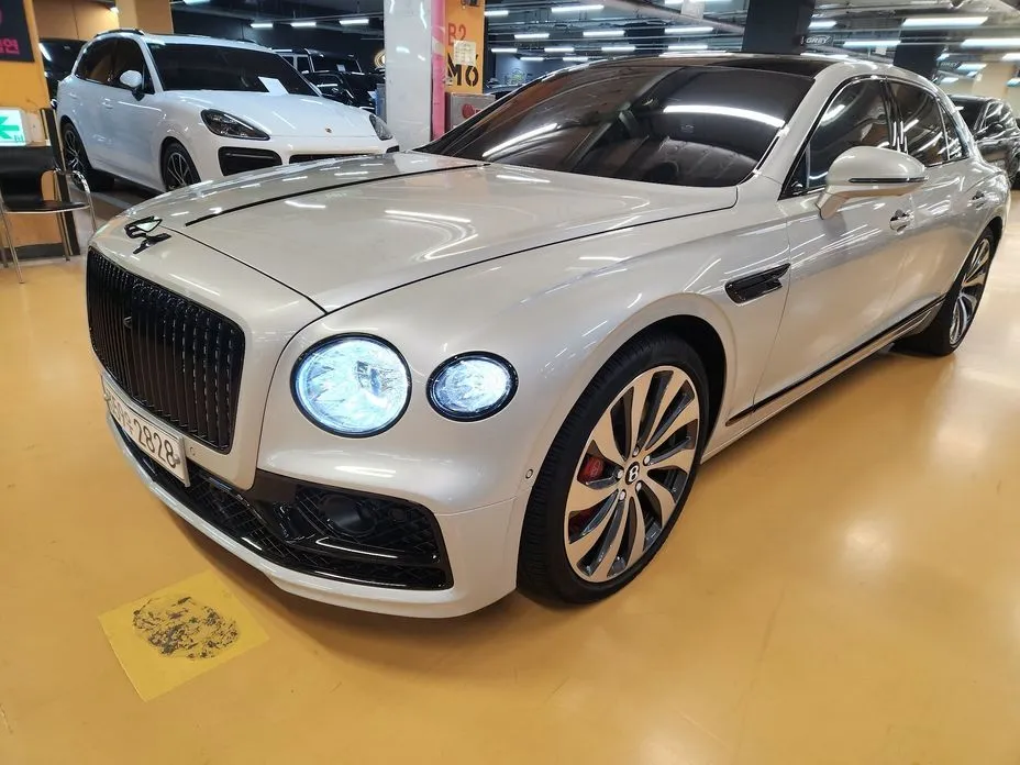 Bentley Flying Spur — фото 10