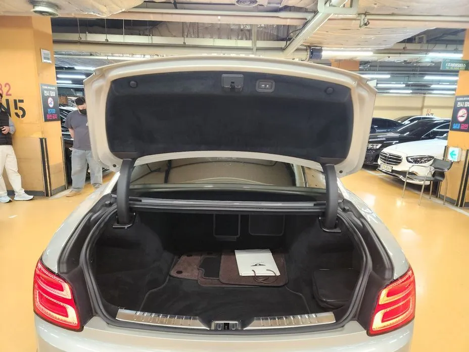 Bentley Flying Spur — фото 7