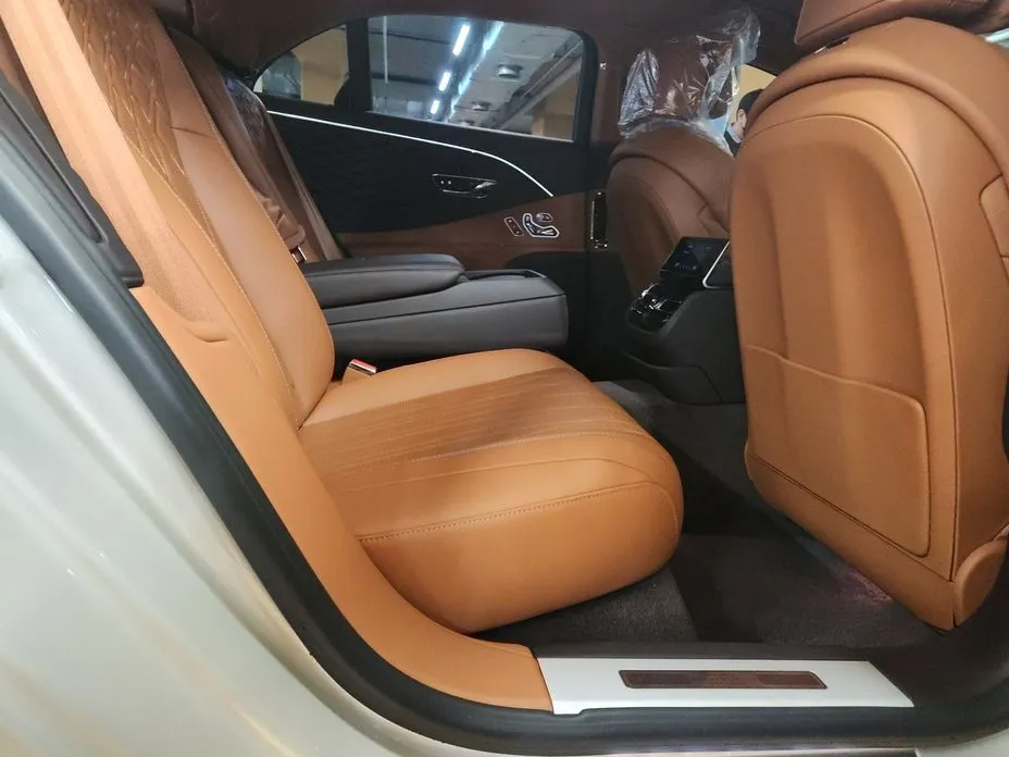Bentley Flying Spur — фото 2