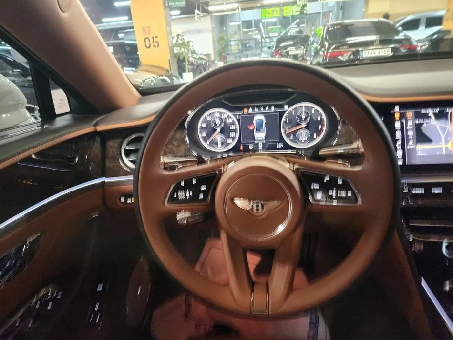 Bentley Flying Spur — фото 3