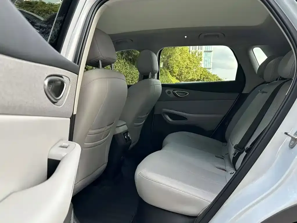 BYD Hiace 05 EV — фото 3
