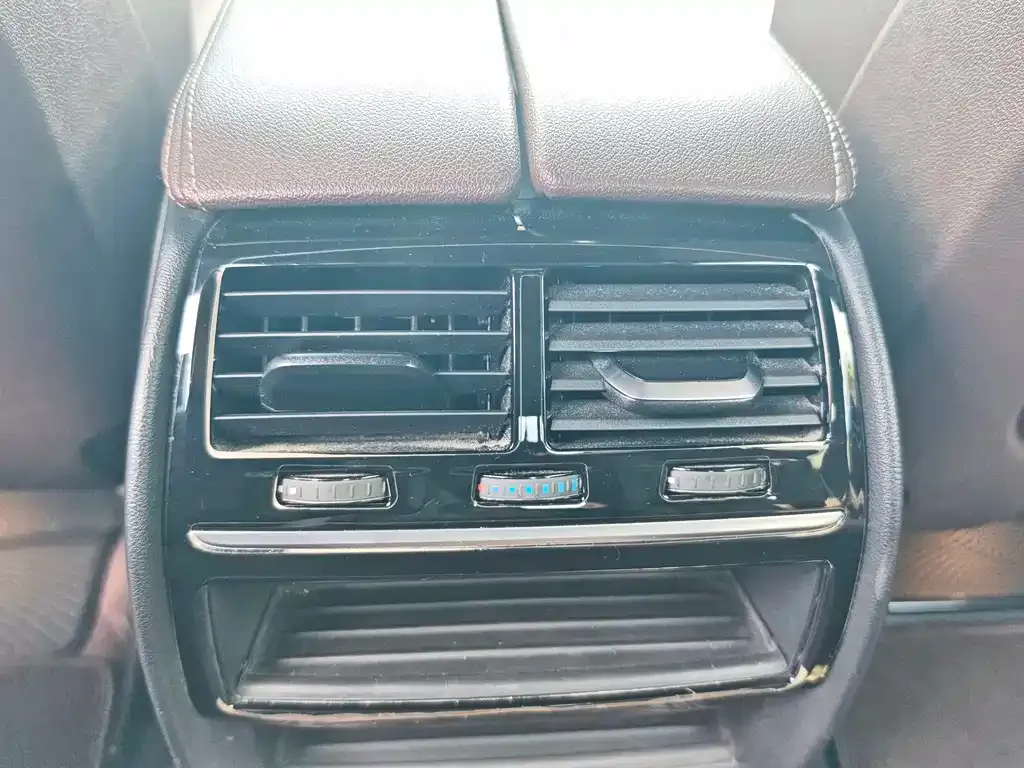BMW 5 Series — фото 9