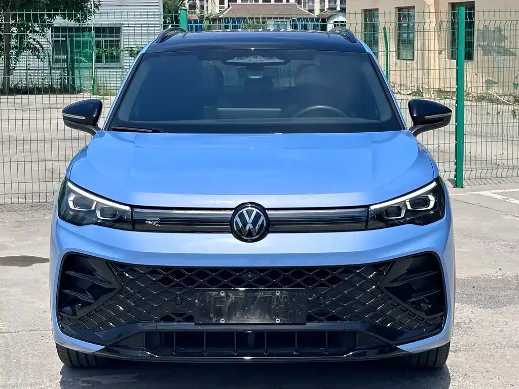 Volkswagen Tiguan L — фото 2