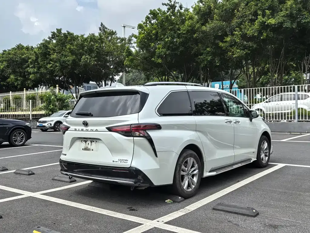 Toyota Sienna — фото 4