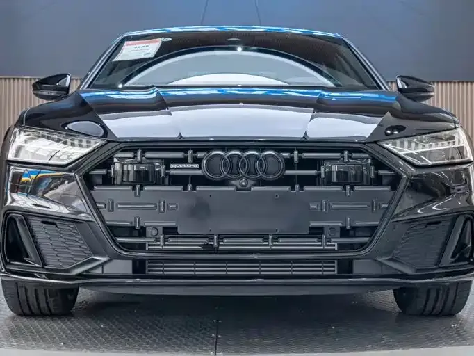 Audi A7L — фото 1