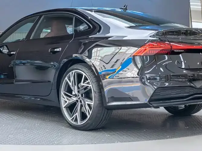 Audi A7L — фото 5
