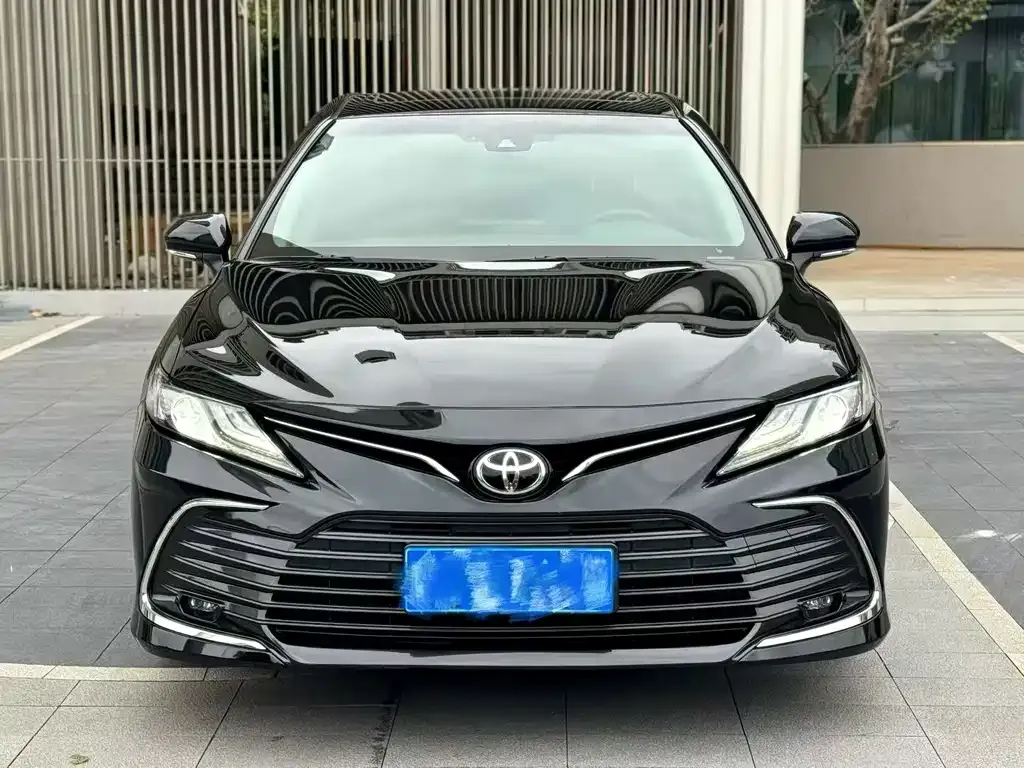 Toyota Camry — фото 7