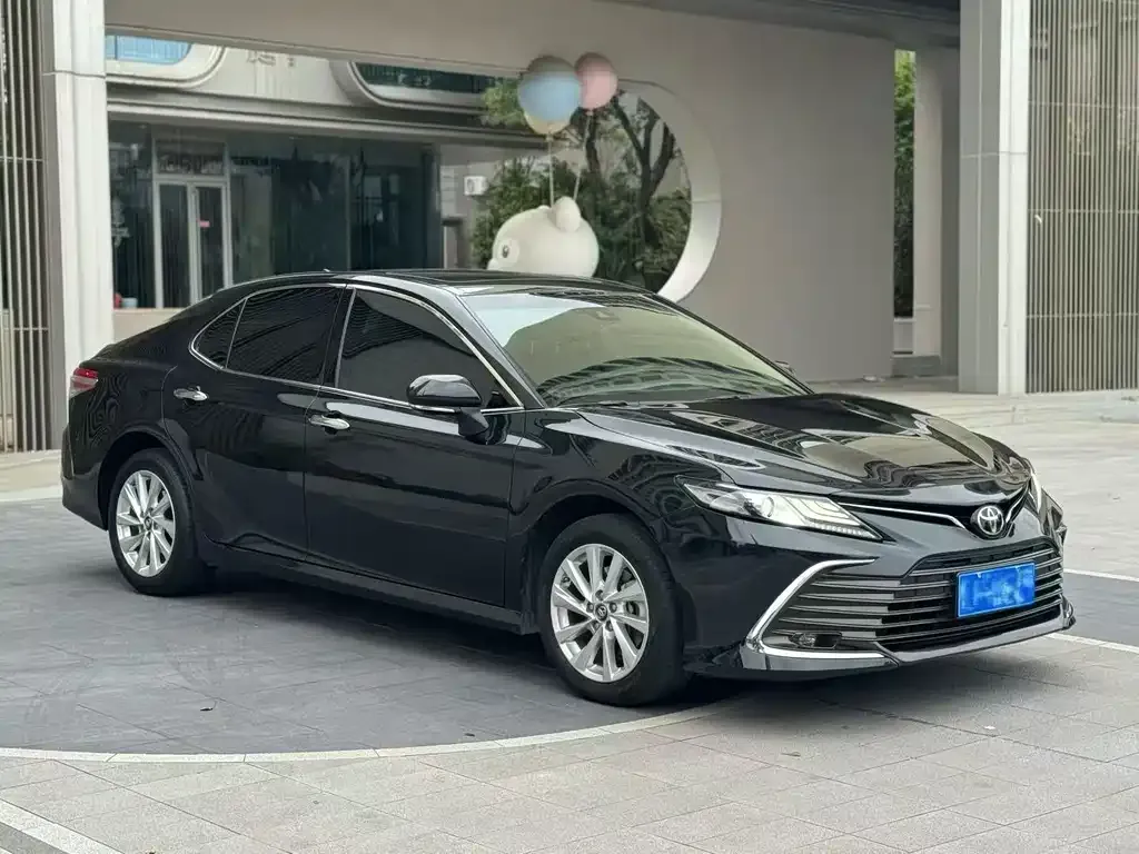 Toyota Camry — фото 2