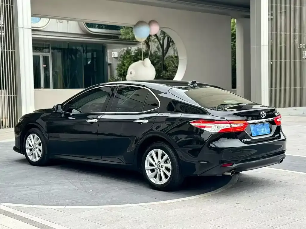 Toyota Camry — фото 6