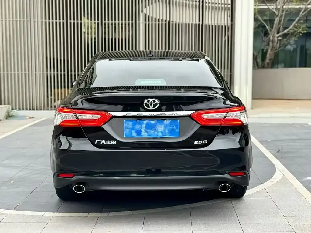 Toyota Camry — фото 3