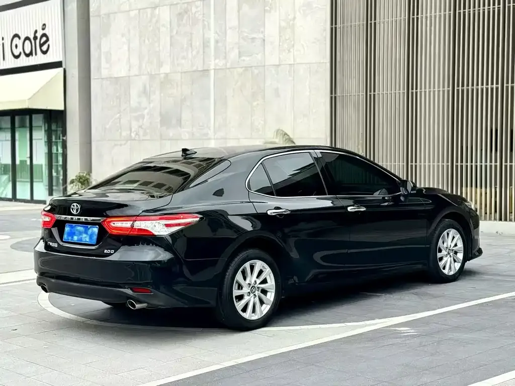 Toyota Camry — фото 4