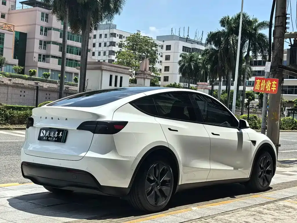 Tesla Model Y — фото 4