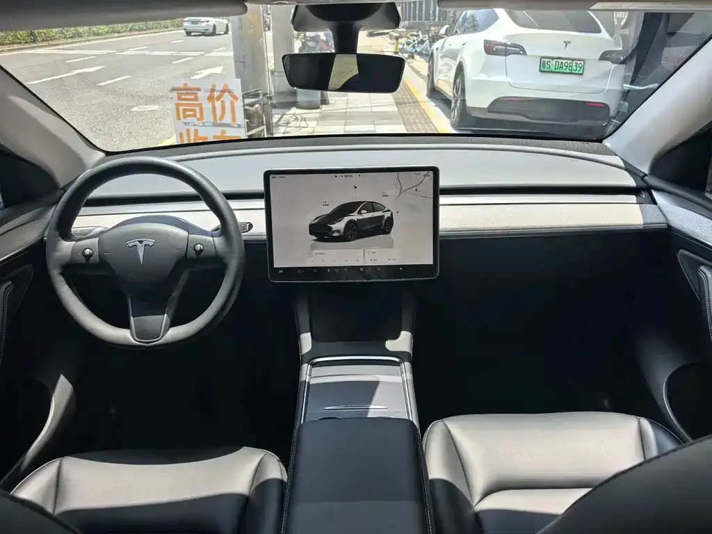 Tesla Model Y — фото 2
